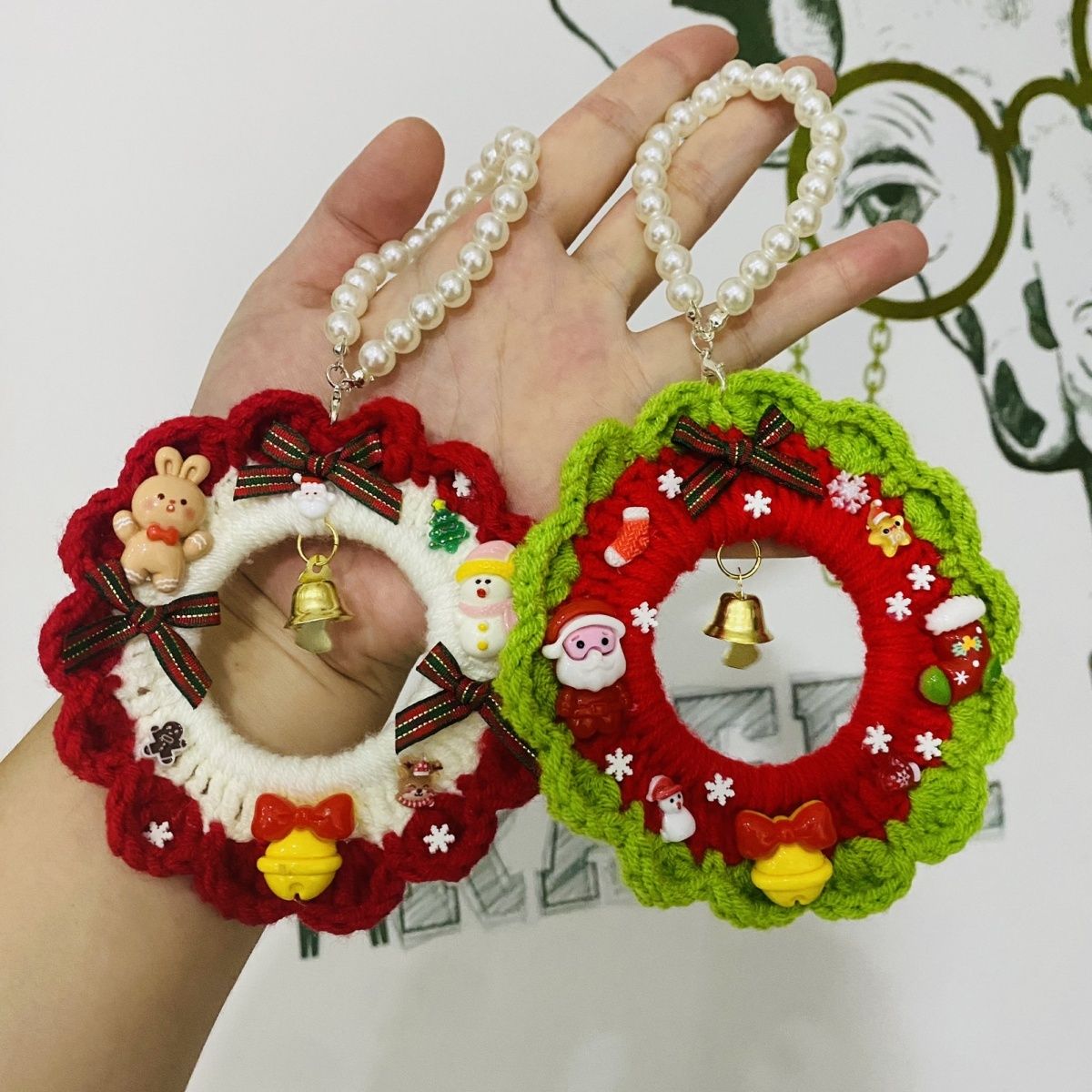 Handmade Crochet Garland Christmas Wreath Ornament – Pearl Chain Hanging Decoration for Bag, Car & Tree (Approx. 10 cm)