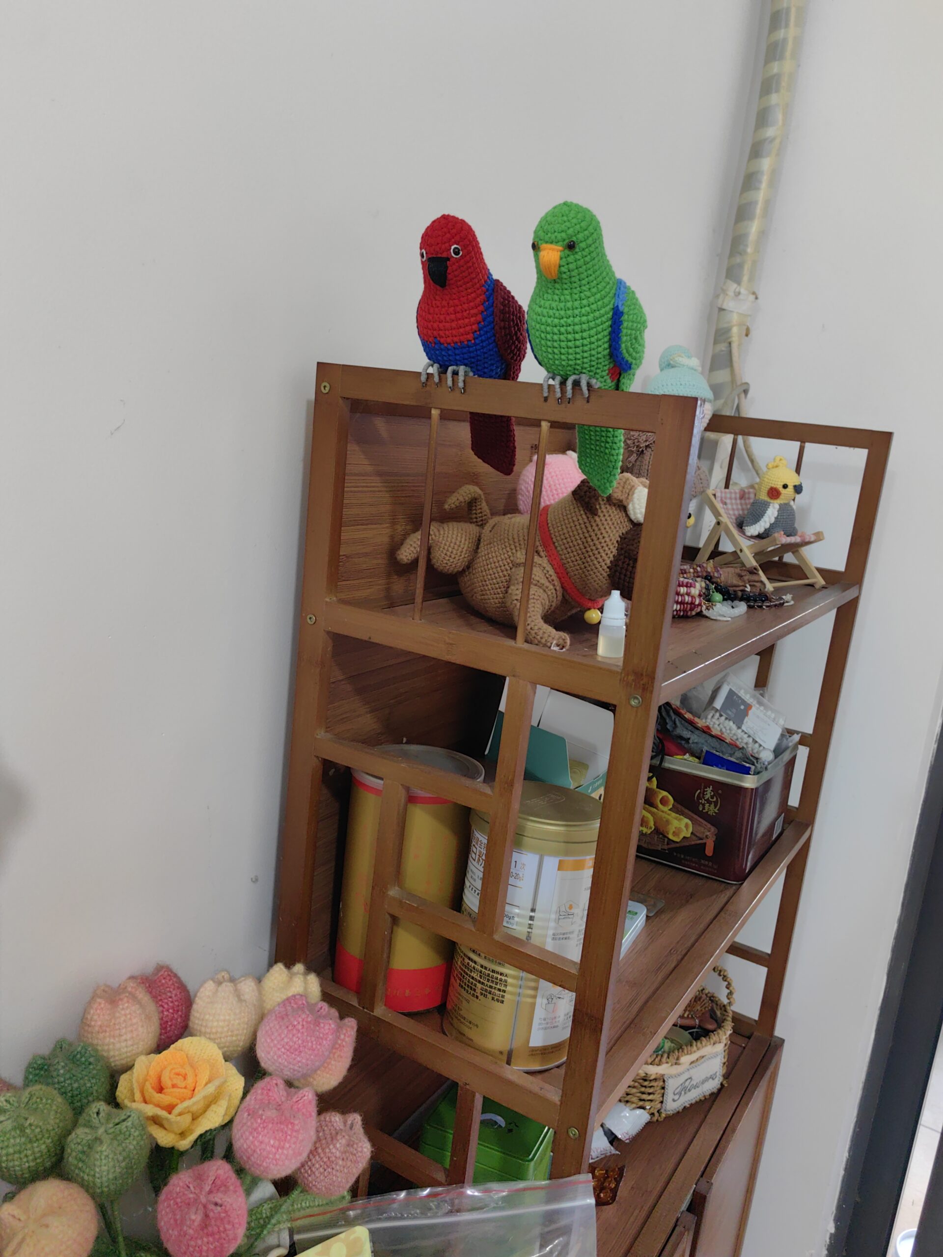 Handmade Crochet Eclectus Parrot Figurine, Realistic Bird Plush, Desktop Decor - Image 3