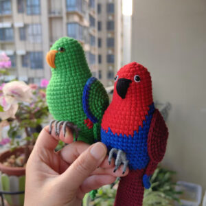 Handmade Crochet Eclectus Parrot Figurine, Realistic Bird Plush, Desktop Decor