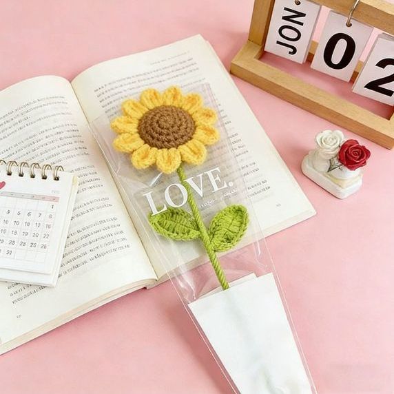 Handmade Crochet Graduation Bouquet – Cute PhD Boy & Girl Doll with Sunflower, Eternal Flower Gift for Graduates, Custom Congratulations Present - Image 5