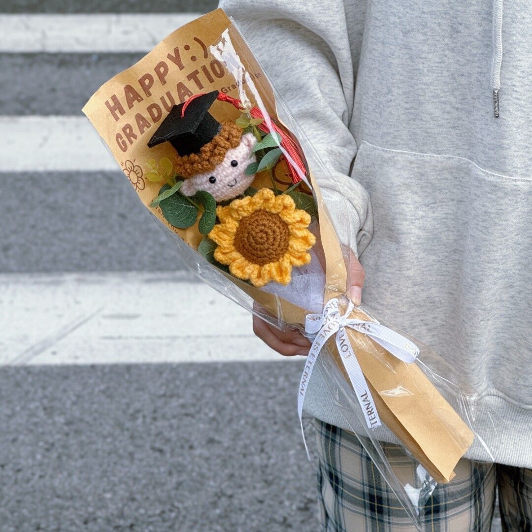 Handmade Crochet Graduation Bouquet – Cute PhD Boy & Girl Doll with Sunflower, Eternal Flower Gift for Graduates, Custom Congratulations Present - Image 6