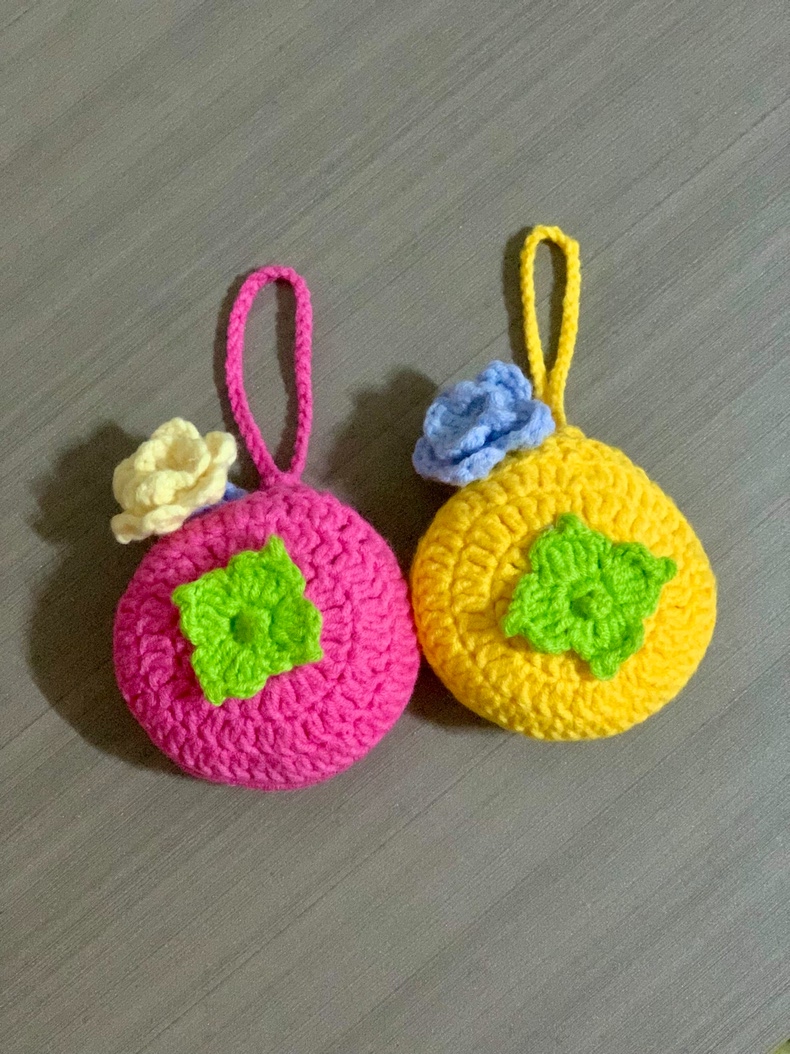 Crochet Bottle Holder Bag – Cute Fruit & Flower 2-in-1 Pouch, Handmade Tumbler Net Carrier & Bag Charm, 3 Colors Available - Image 4