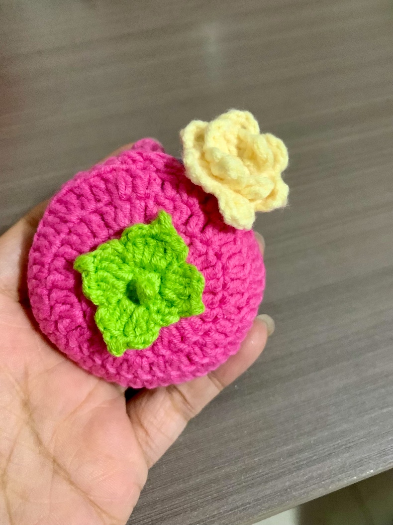 Crochet Bottle Holder Bag – Cute Fruit & Flower 2-in-1 Pouch, Handmade Tumbler Net Carrier & Bag Charm, 3 Colors Available - Image 9