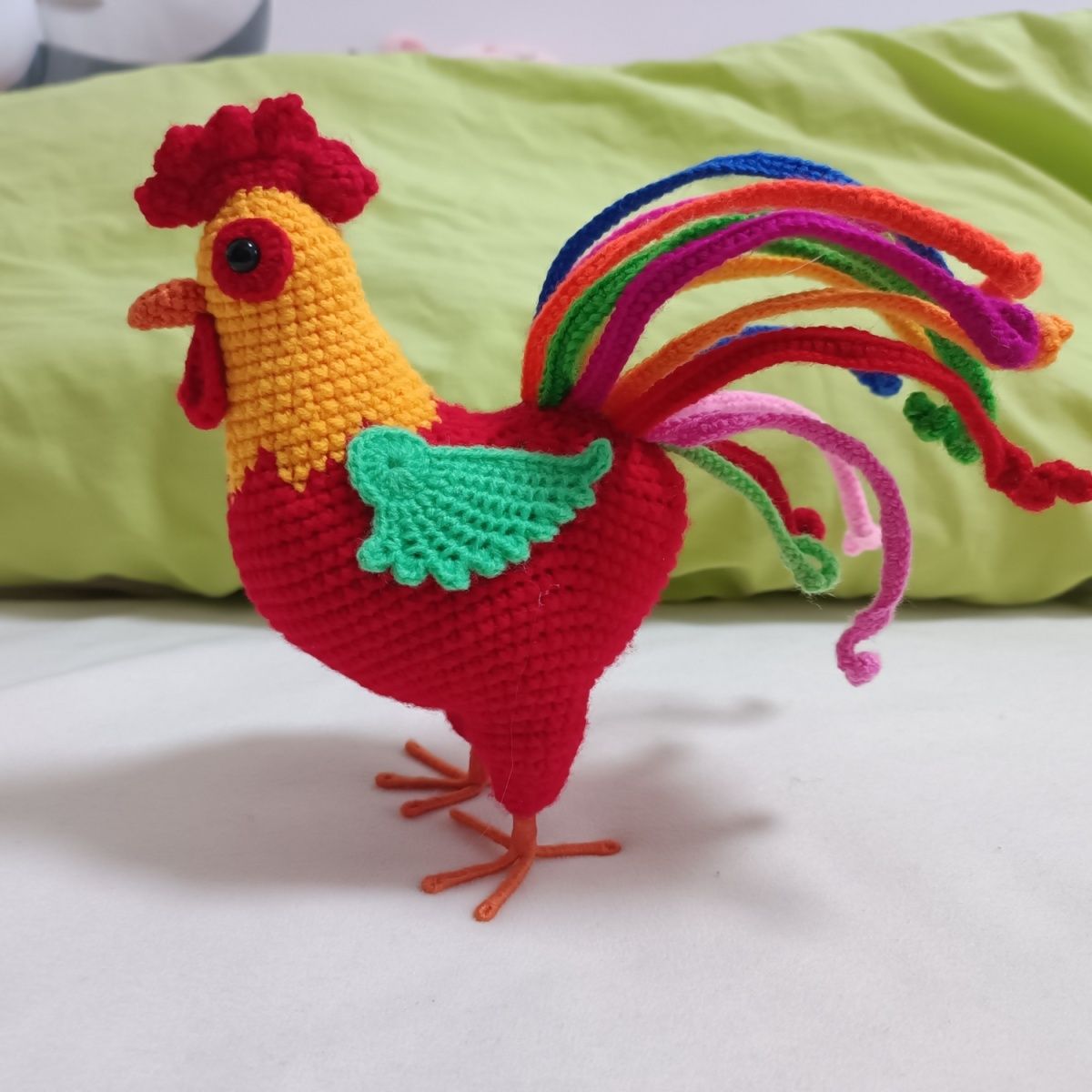 Amigurumi Chicken Rooster Figurine – Handmade Crochet Colorful Rooster, 19cm Tall Farmhouse Shelf Decor, Unique Gift for Chicken Lovers
