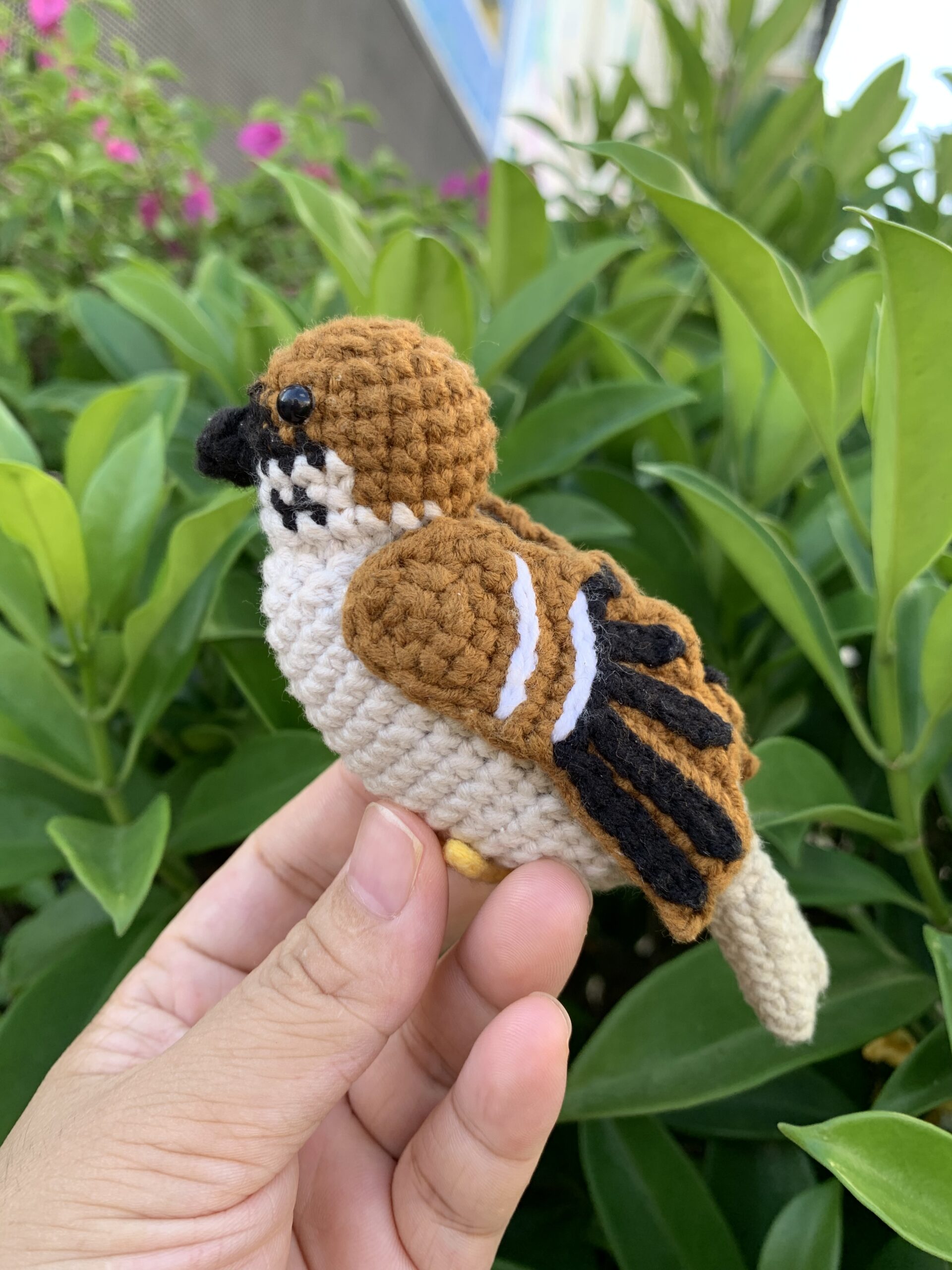 Realistic Crochet Sparrow Figurine, Amigurumi Bird Toy, Nature Lover Desk Decor - Image 2