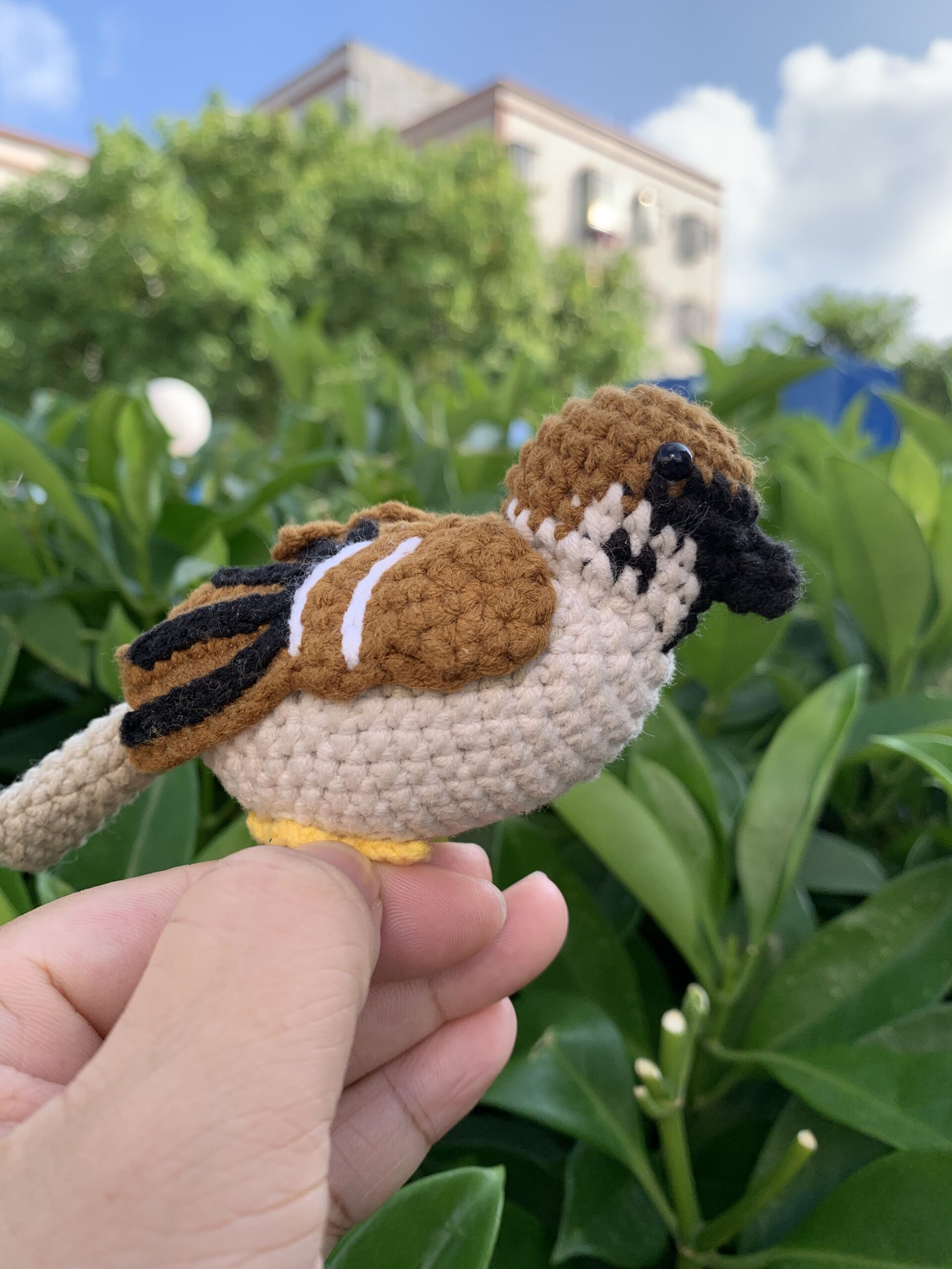 Realistic Crochet Sparrow Figurine, Amigurumi Bird Toy, Nature Lover Desk Decor - Image 6