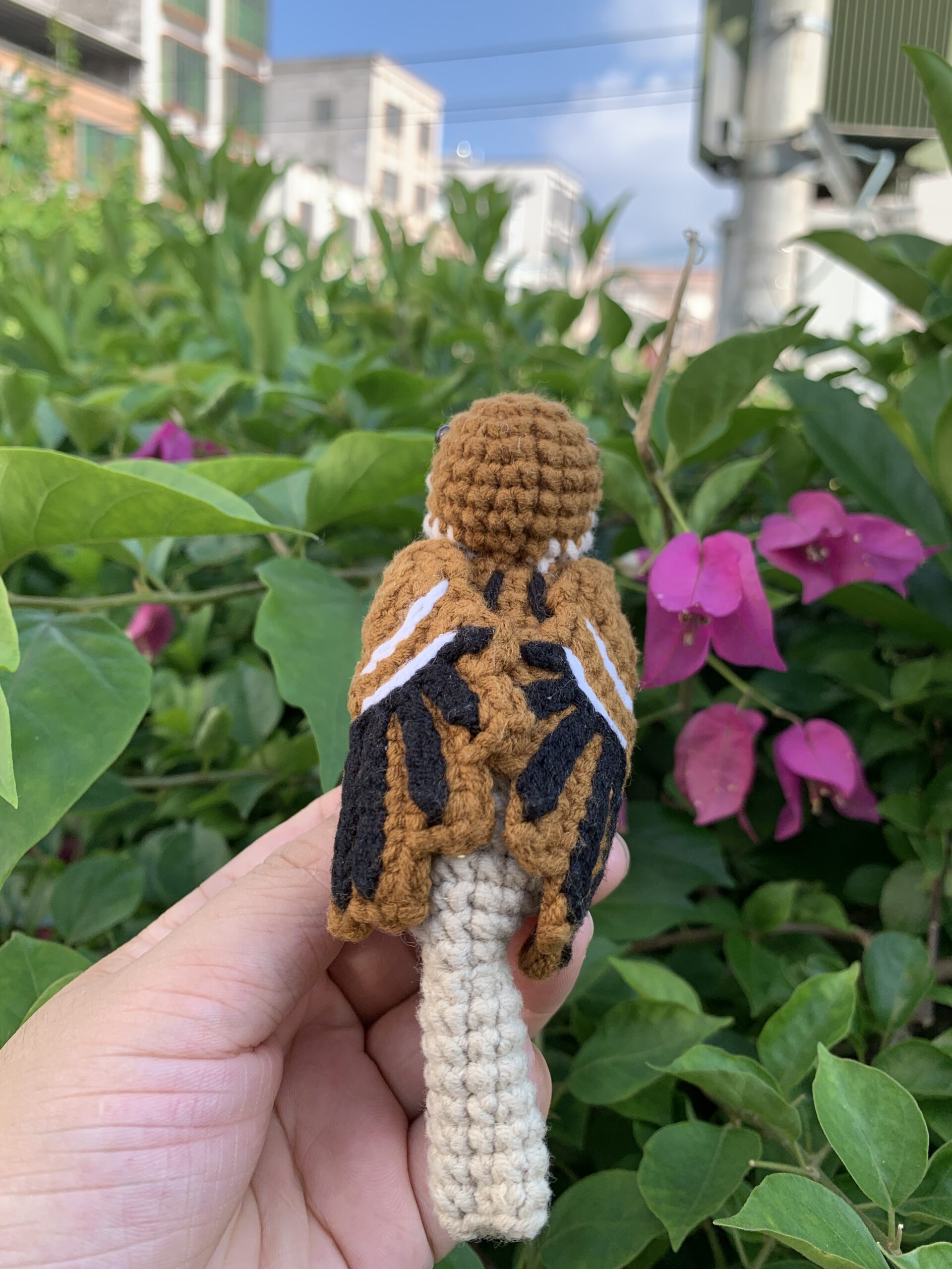 Realistic Crochet Sparrow Figurine, Amigurumi Bird Toy, Nature Lover Desk Decor - Image 7