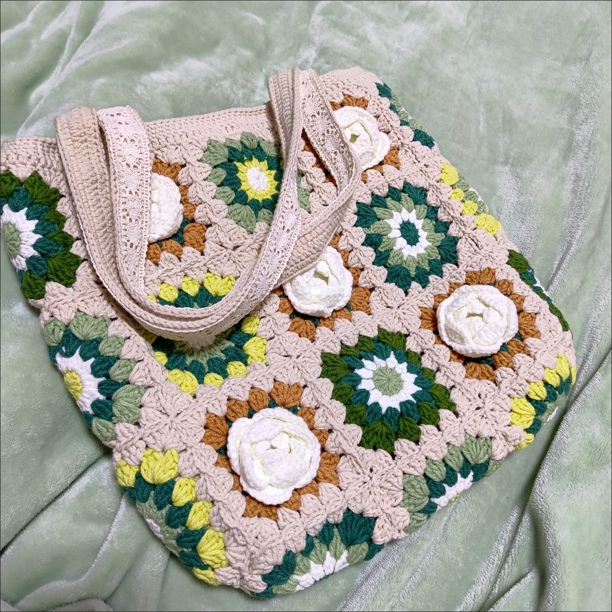 Handmade Crochet Camellia Tote Bag – 27-Patch Granny Square Purse, Lined with Cotton, Boho Retro Shoulder Bag - Image 7