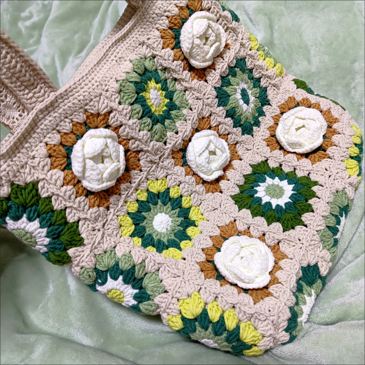 Handmade Crochet Camellia Tote Bag – 27-Patch Granny Square Purse, Lined with Cotton, Boho Retro Shoulder Bag - Image 8