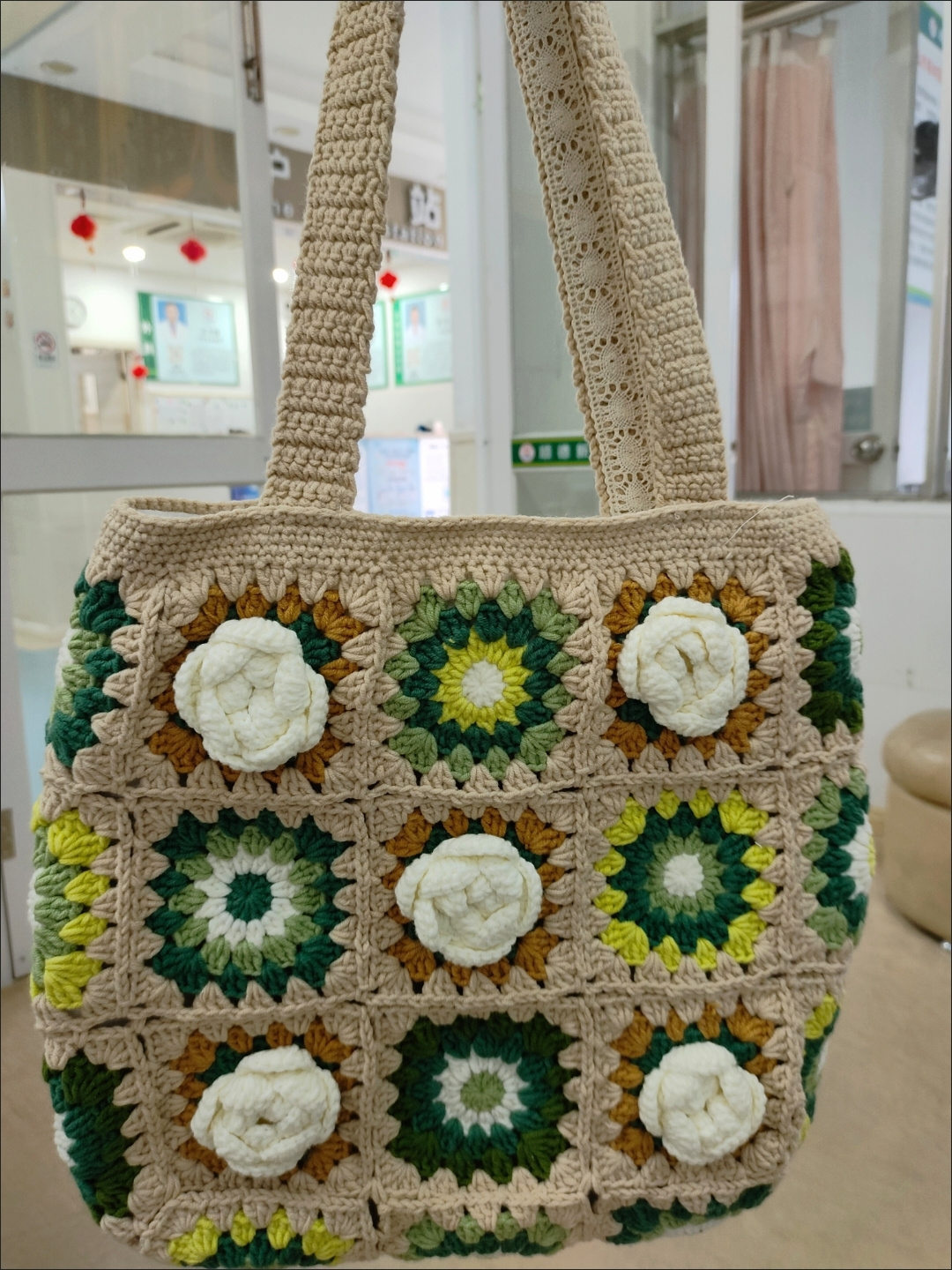 Handmade Crochet Camellia Tote Bag – 27-Patch Granny Square Purse, Lined with Cotton, Boho Retro Shoulder Bag - Image 9