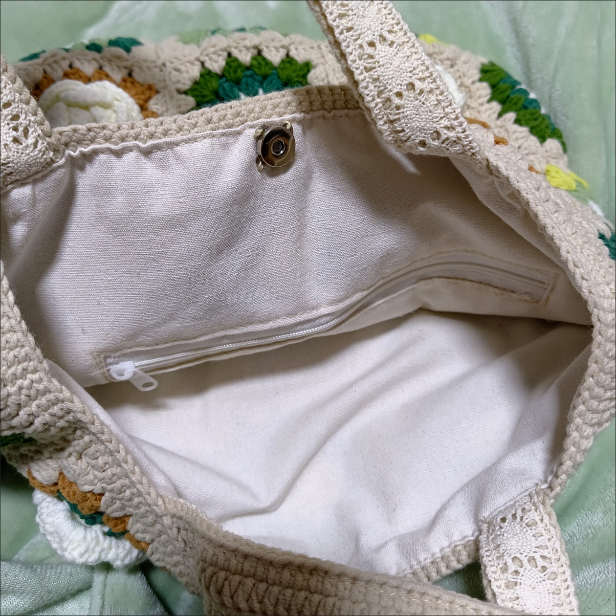 Handmade Crochet Camellia Tote Bag – 27-Patch Granny Square Purse, Lined with Cotton, Boho Retro Shoulder Bag - Image 10