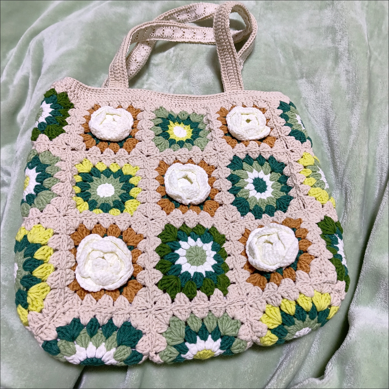 Handmade Crochet Camellia Tote Bag – 27-Patch Granny Square Purse, Lined with Cotton, Boho Retro Shoulder Bag - Image 12