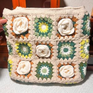 Handmade Crochet Camellia Tote Bag – 27-Patch Granny Square Purse, Lined with Cotton, Boho Retro Shoulder Bag