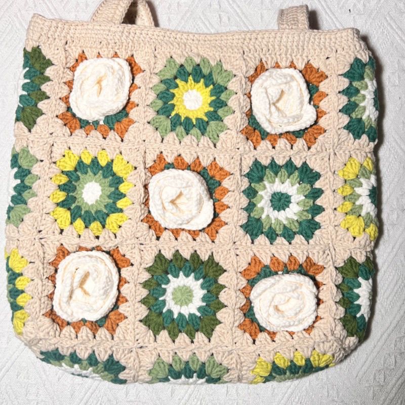 Handmade Crochet Camellia Tote Bag – 27-Patch Granny Square Purse, Lined with Cotton, Boho Retro Shoulder Bag - Image 4