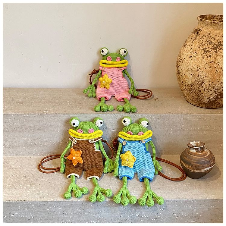 Handmade Crochet Frog Crossbody Bag – Cute Knitted Animal Purse with Star Pocket (3 Colors) - Image 2