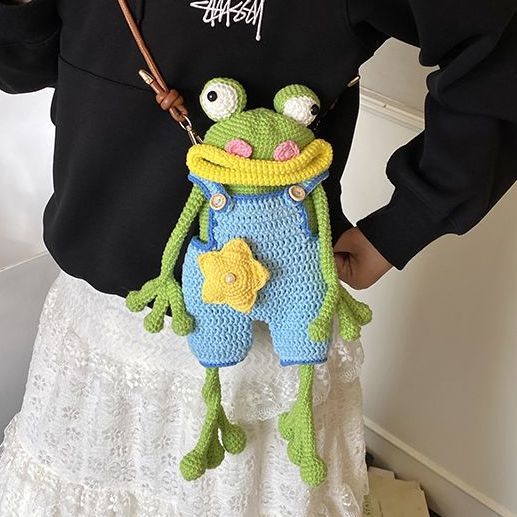 Handmade Crochet Frog Crossbody Bag – Cute Knitted Animal Purse with Star Pocket (3 Colors) - Image 6