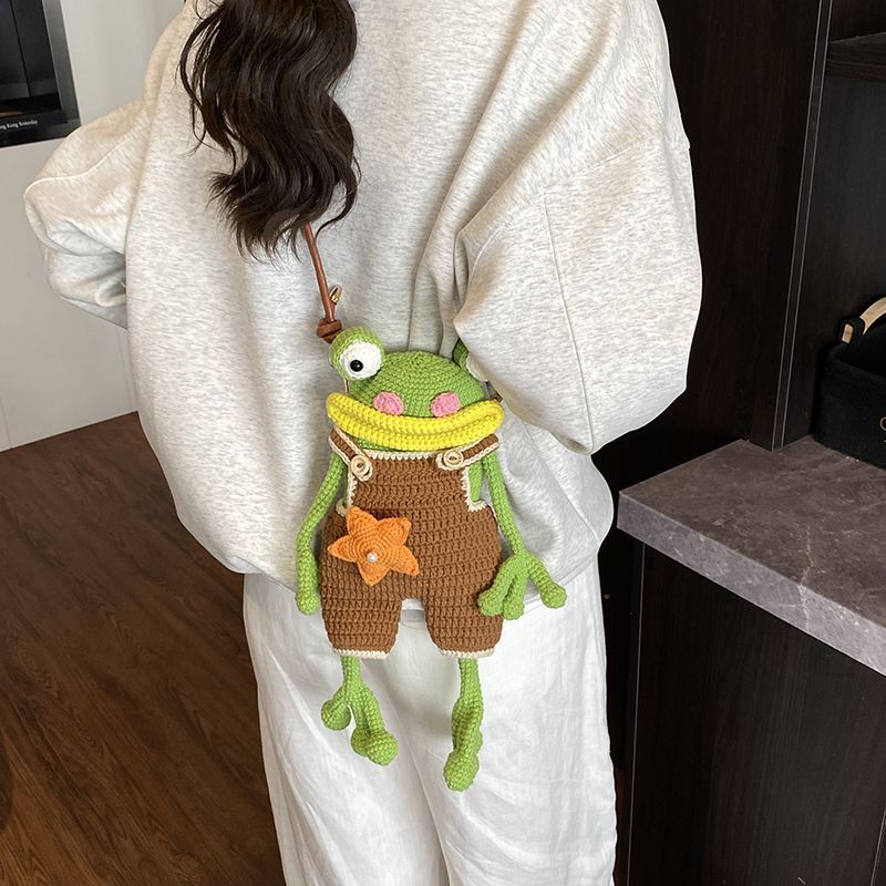 Handmade Crochet Frog Crossbody Bag – Cute Knitted Animal Purse with Star Pocket (3 Colors) - Image 8