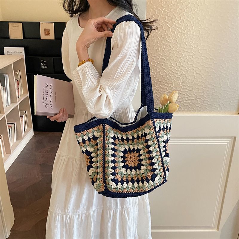 Handmade Crochet Granny Square Tote – Navy Blue Vintage Floral Bag with Lining, Large Capacity Shoulder Bag, Retro Boho Handbag - Image 2