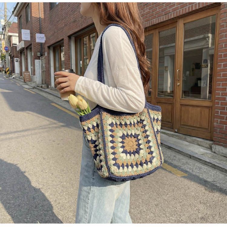 Handmade Crochet Granny Square Tote – Navy Blue Vintage Floral Bag with Lining, Large Capacity Shoulder Bag, Retro Boho Handbag - Image 4