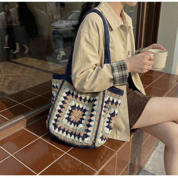 Handmade Crochet Granny Square Tote – Navy Blue Vintage Floral Bag with Lining, Large Capacity Shoulder Bag, Retro Boho Handbag - Image 5