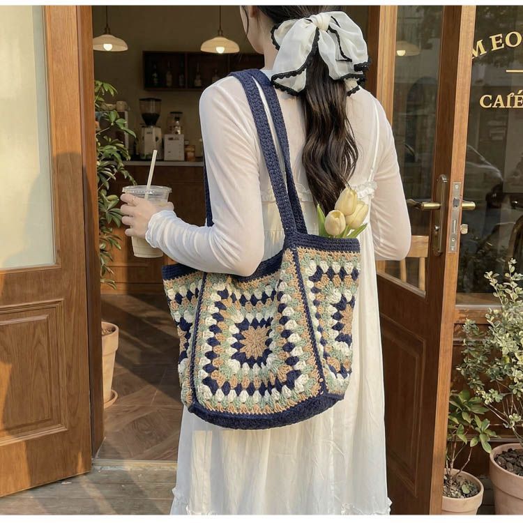 Handmade Crochet Granny Square Tote – Navy Blue Vintage Floral Bag with Lining, Large Capacity Shoulder Bag, Retro Boho Handbag - Image 6