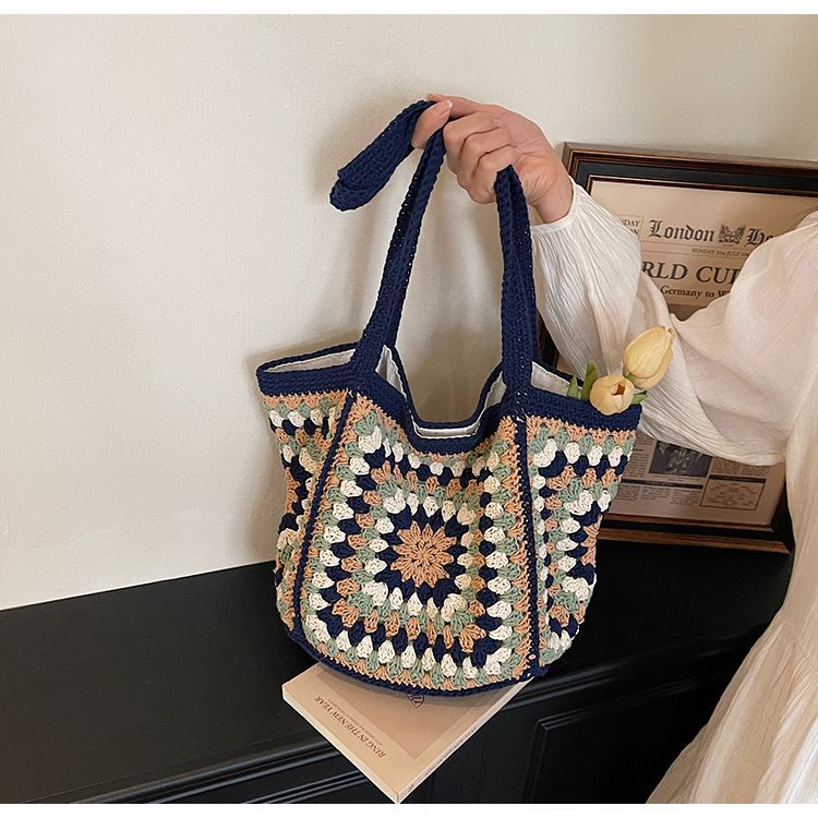 Handmade Crochet Granny Square Tote – Navy Blue Vintage Floral Bag with Lining, Large Capacity Shoulder Bag, Retro Boho Handbag - Image 10