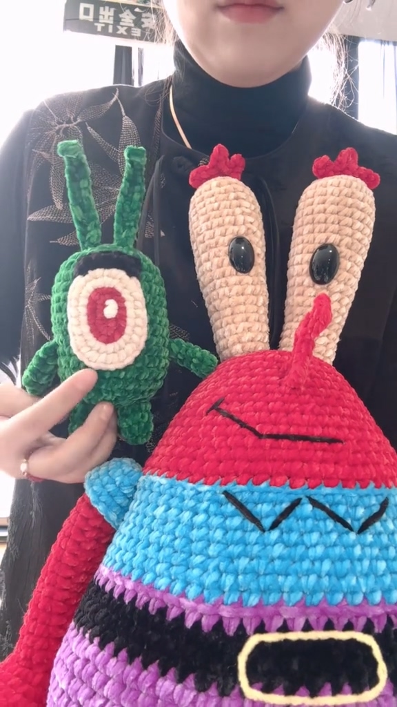 Handmade Crochet One-Eyed Green Alien & Red Crab Boss Plush Set | Quirky Anime Inspired Dolls - Image 3