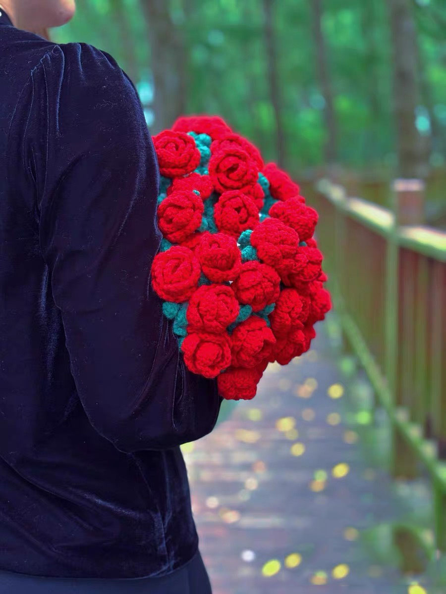 Crochet Rose Bouquet Blanket – Handmade 2-in-1 Floral Shawl Wrap, Warm Throw for Weddings & Gifts, Multiple Sizes - Image 4