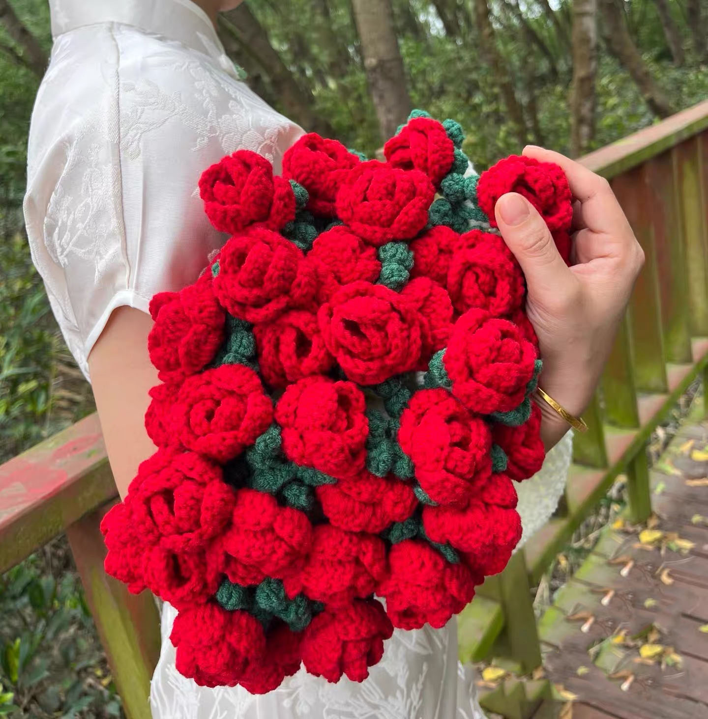 Crochet Rose Bouquet Blanket – Handmade 2-in-1 Floral Shawl Wrap, Warm Throw for Weddings & Gifts, Multiple Sizes