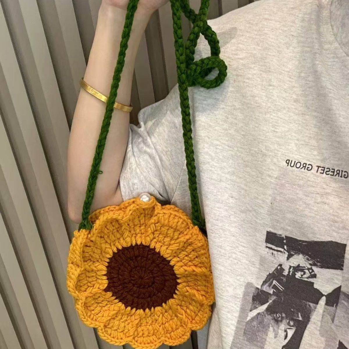Handmade Crochet Sunflower Crossbody Bag – 17cm Floral Round Purse with Pearl Button, 4 Colors, Cute Mini Bag for Kids & Essentials - Image 4