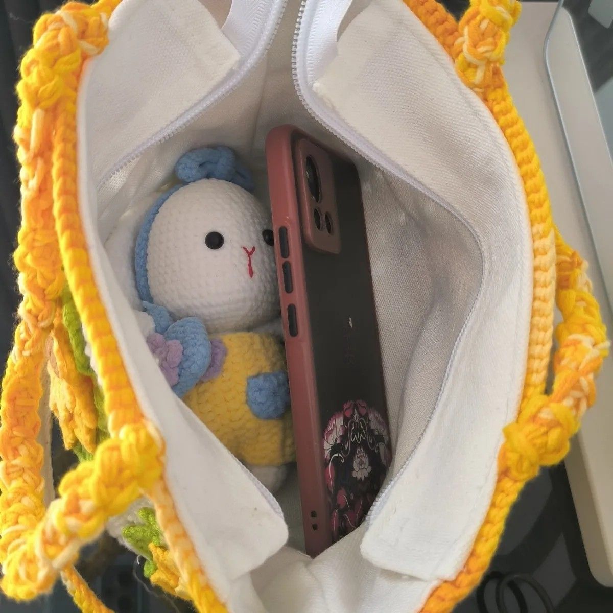 Handmade Crochet Sunflower Tote Bag – Yellow Floral Granny Square Handbag with Zipper & Lining, Summer Shoulder Bag - Image 2