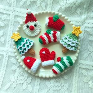 Micro Crochet Christmas Decor | Mini Stockings, Hats, Mittens & Trees